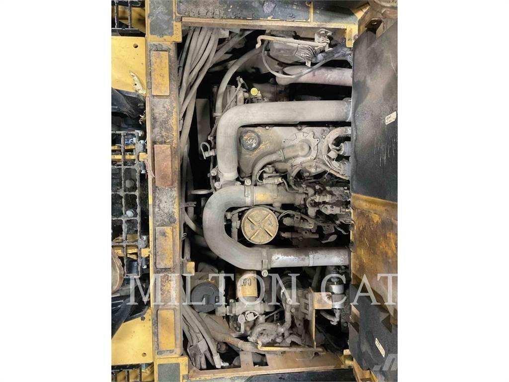 CAT AP555F Finisseur
