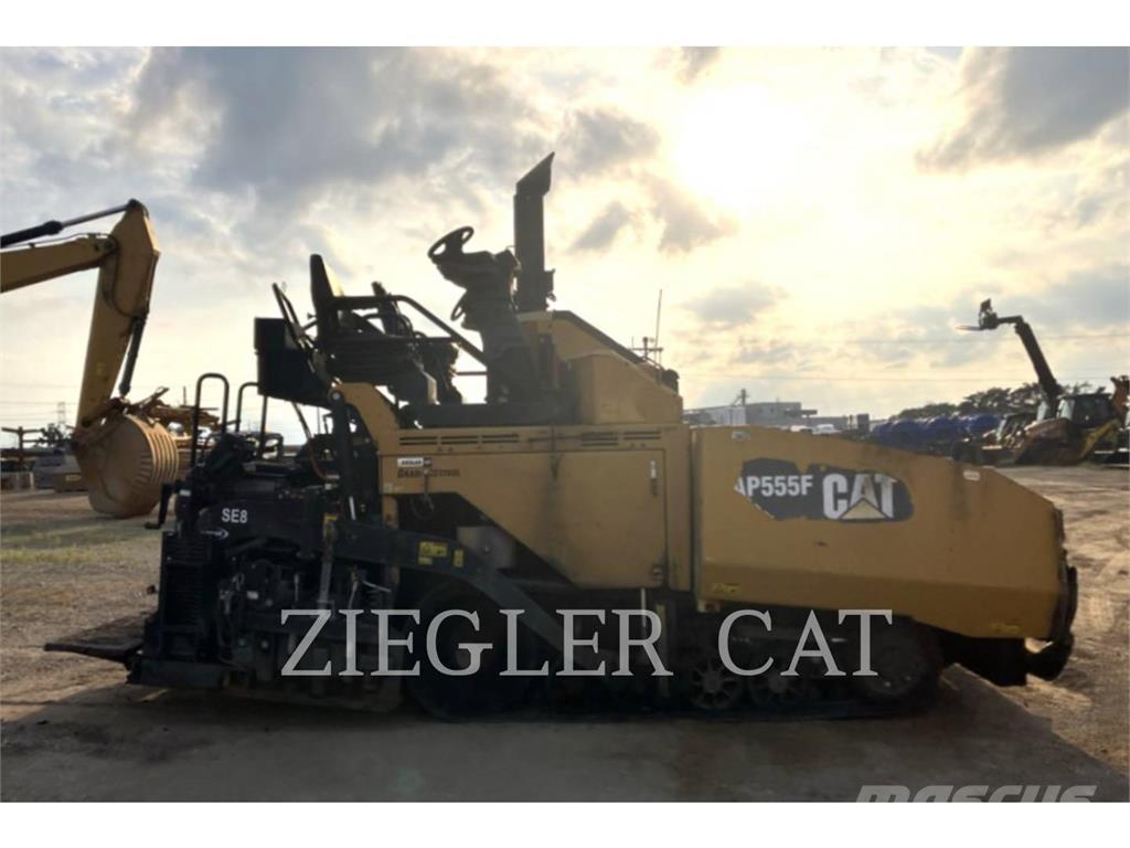 CAT AP555F Finisseur