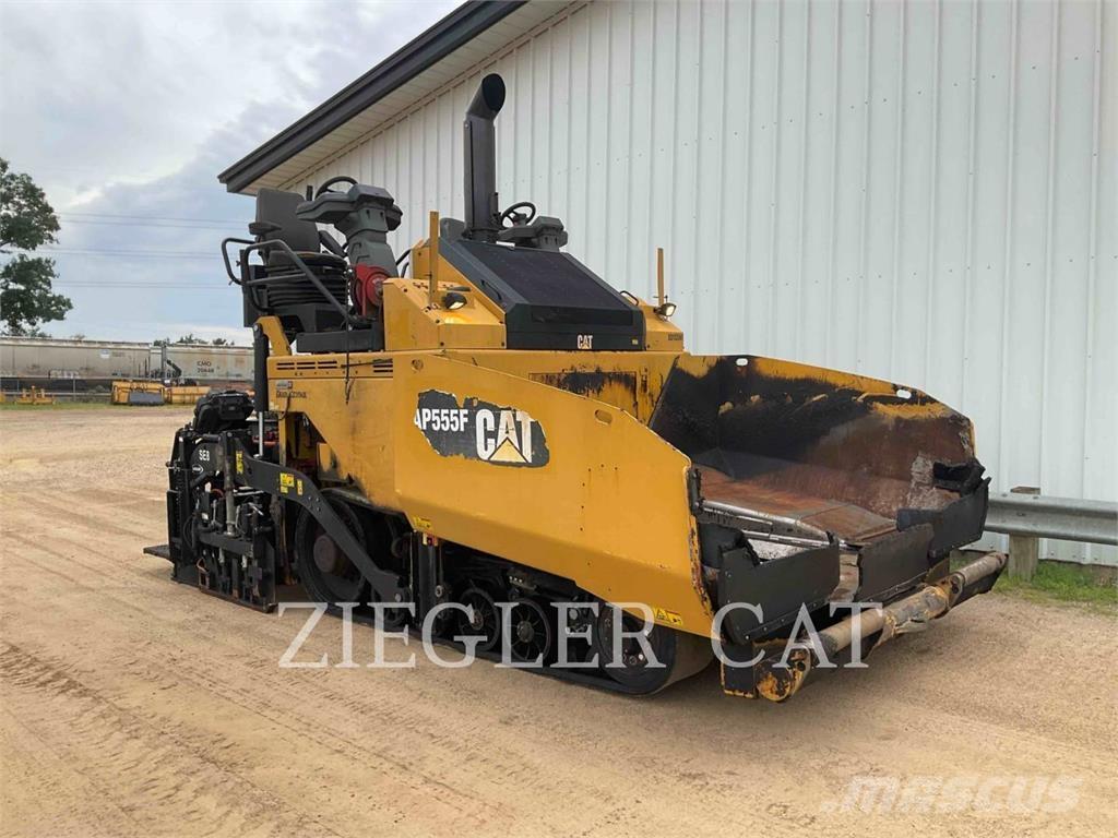 CAT AP555F Finisseur