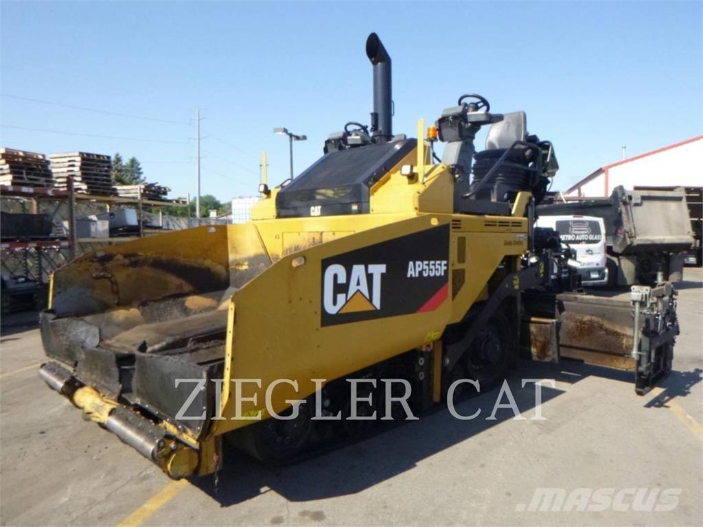 CAT AP555F Finisseur