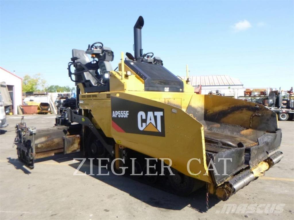 CAT AP555F Finisseur