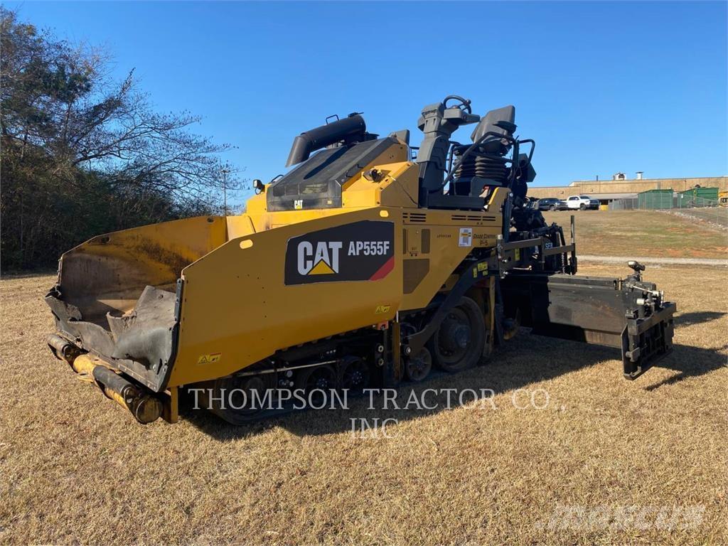 CAT AP555F Finisseur