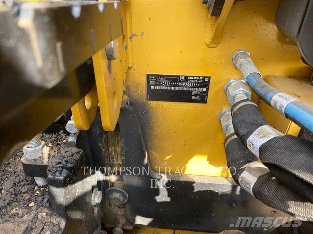 CAT AP555F Finisseur