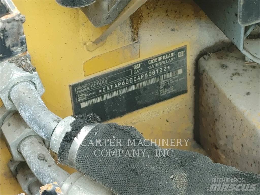 CAT AP600F Finisseur