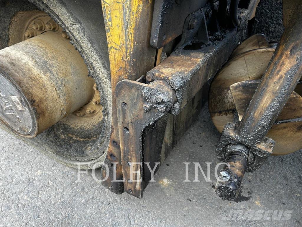 CAT AP655F Finisseur