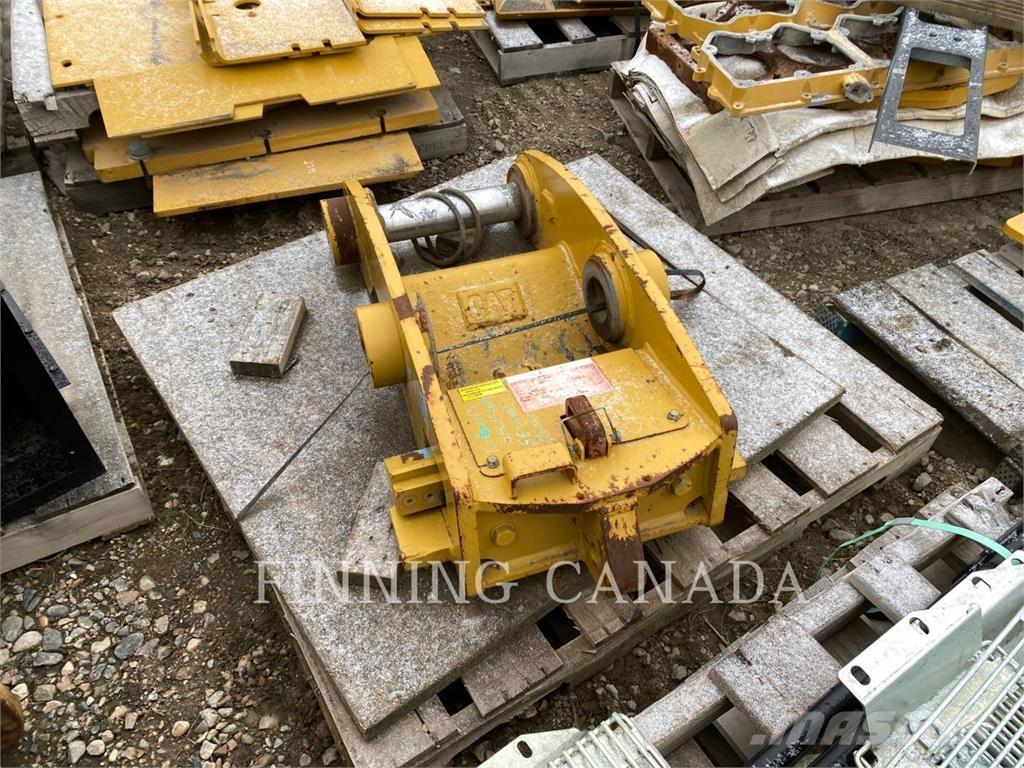 CAT ATTACHMENTS 323 Attache rapide pour godet