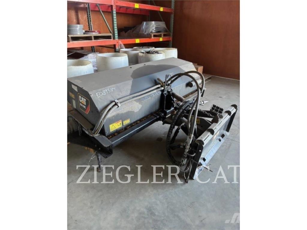 CAT BA118C Balayeuse / Autolaveuse