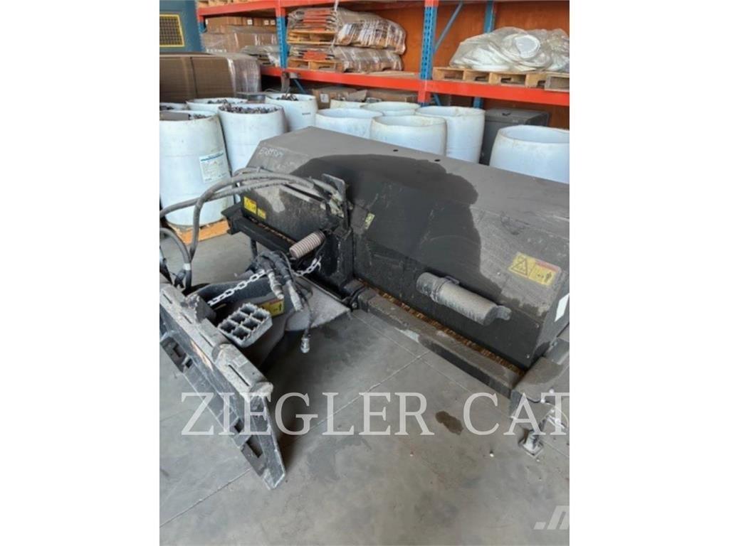 CAT BA118C Balayeuse / Autolaveuse