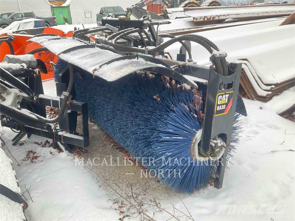 CAT BA30 Balayeuse / Autolaveuse