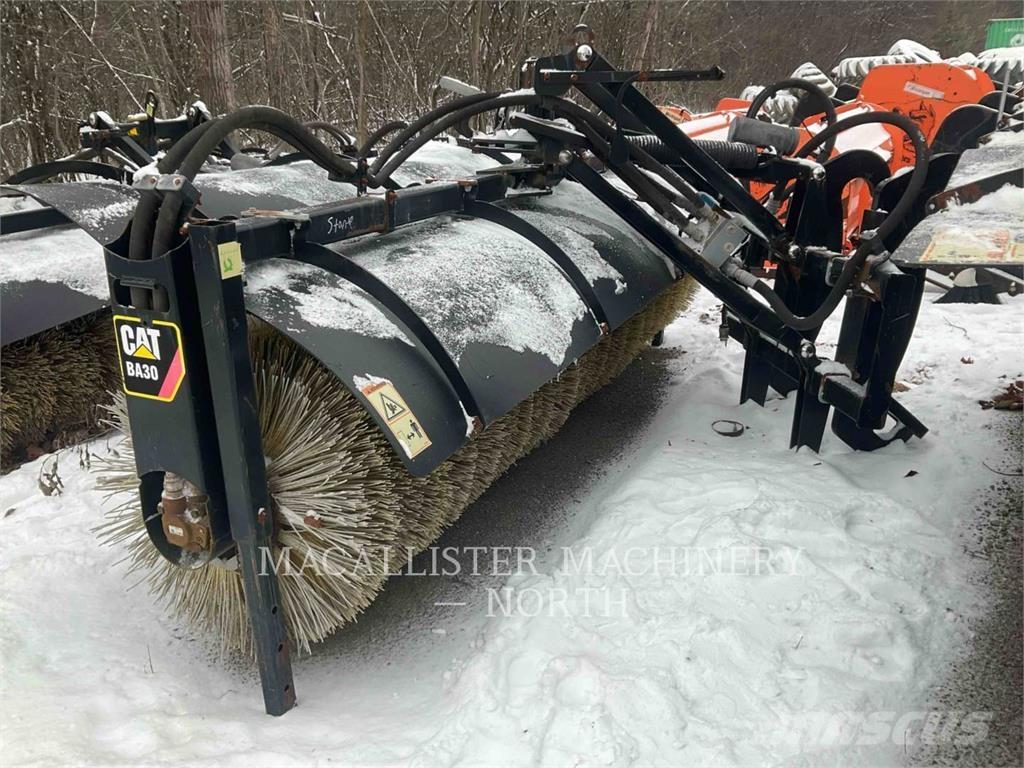 CAT BA30 Balayeuse / Autolaveuse