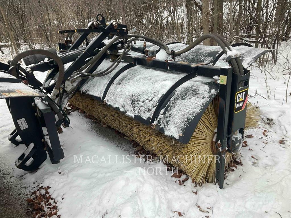 CAT BA30 Balayeuse / Autolaveuse