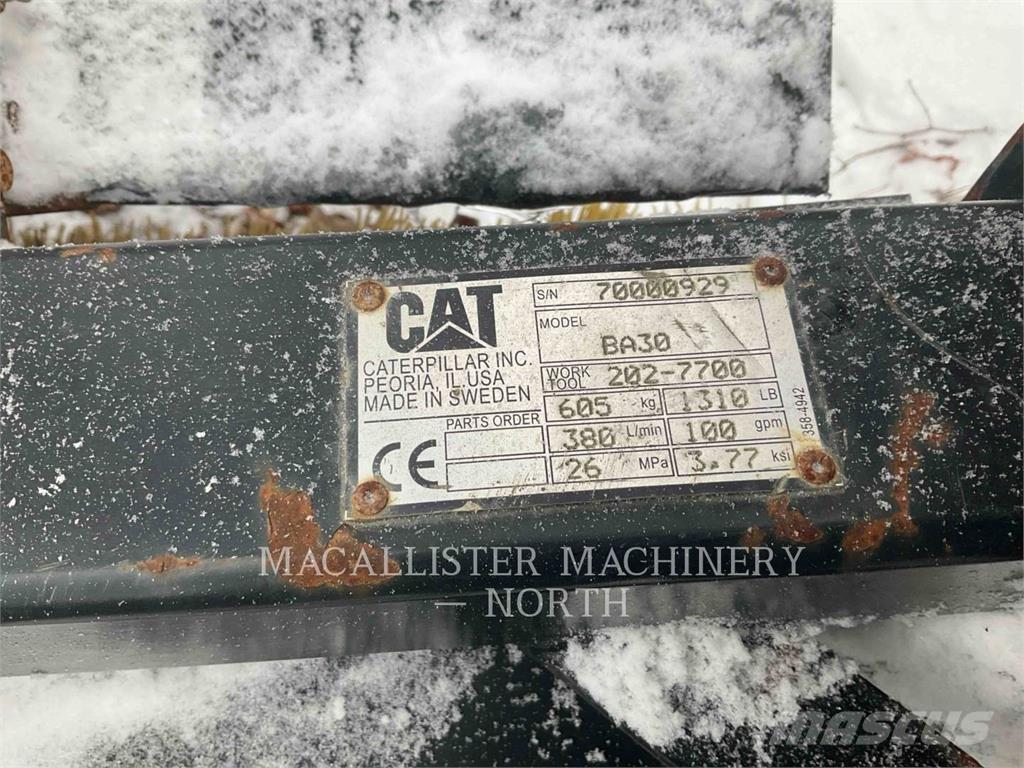 CAT BA30 Balayeuse / Autolaveuse