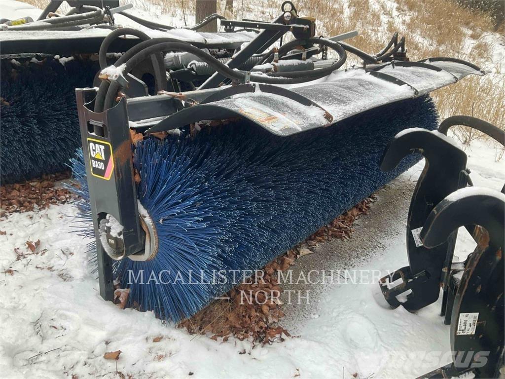 CAT BA30 Balayeuse / Autolaveuse