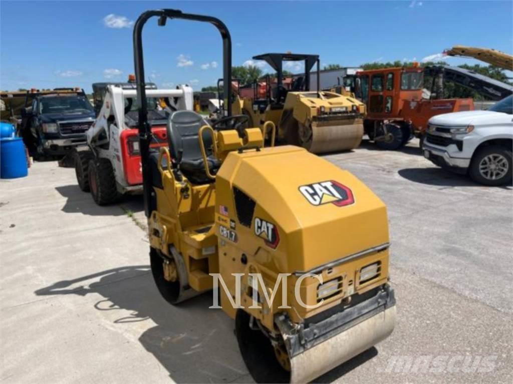 CAT CB1.7 Compacteur de sol