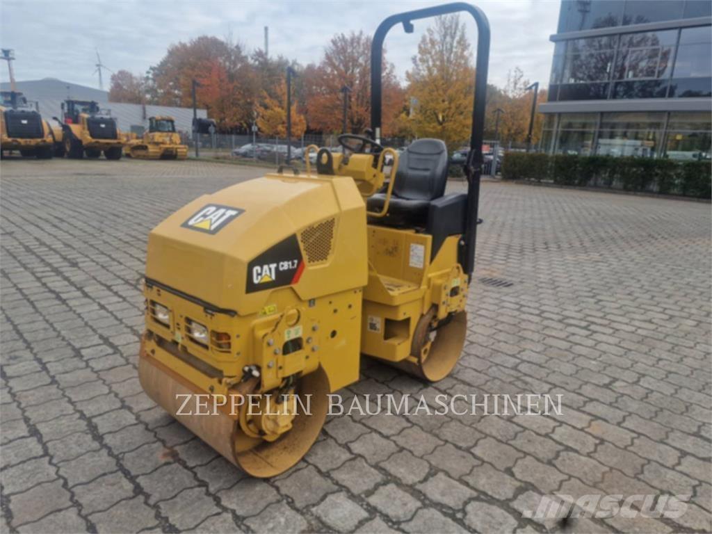 CAT CB1.7 Compacteur de sol