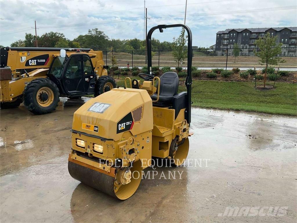 CAT CB1.7 Compacteur de sol
