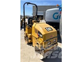 CAT CB1.7-03 Compacteur de sol