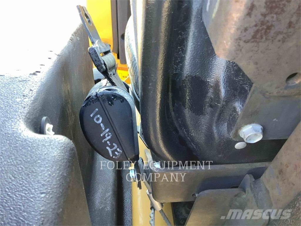 CAT CB1.7-03 Compacteur de sol