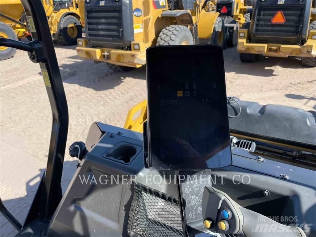 CAT CB10 Compacteur de sol