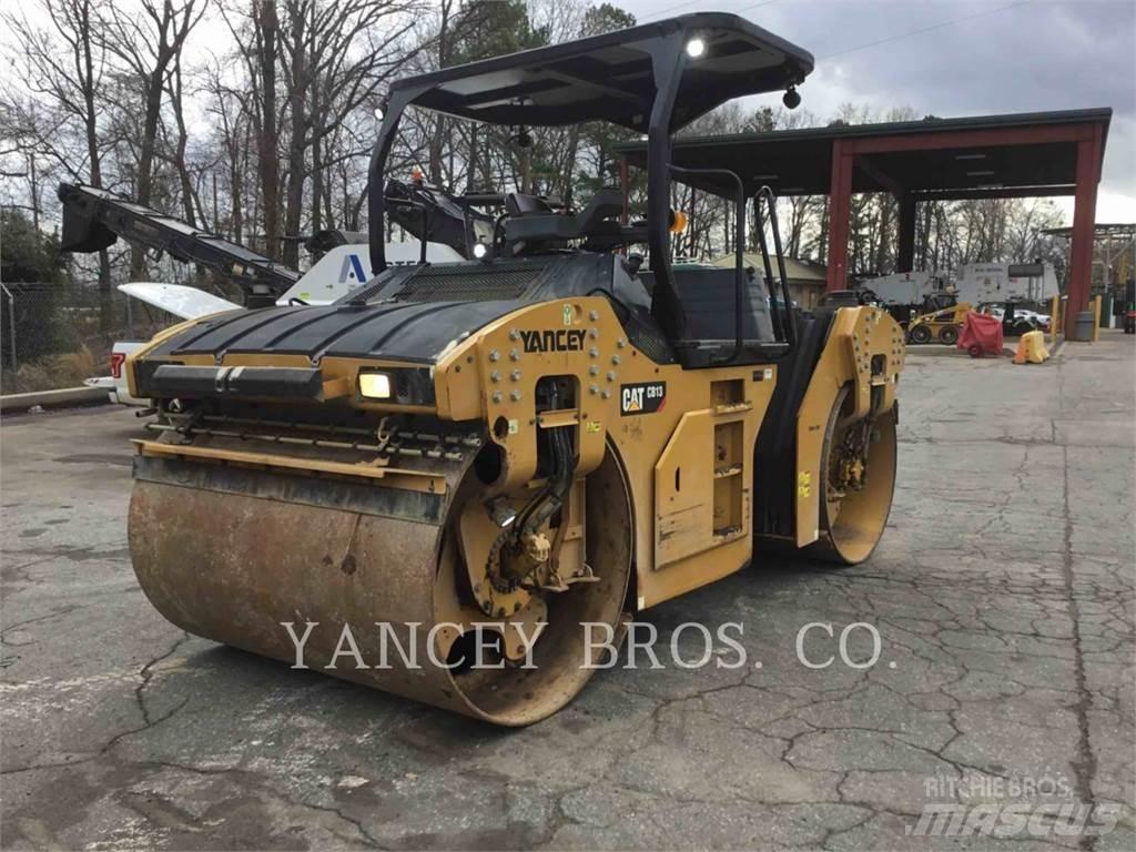 CAT CB13 Compacteur de sol