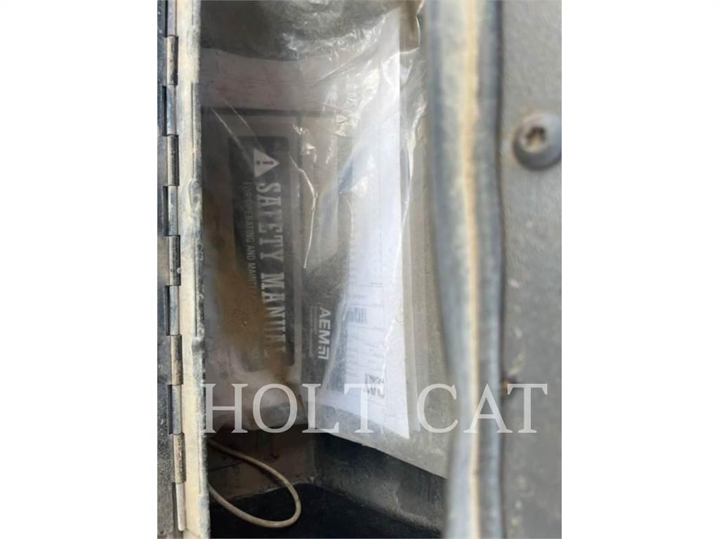 CAT CB13 Scraper