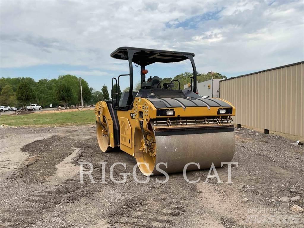 CAT CB13 Compacteur de sol