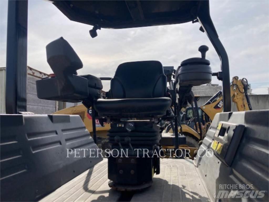 CAT CB13 Rouleaux tandem