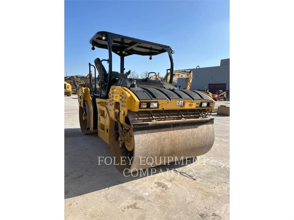 CAT CB15 Compacteur de sol