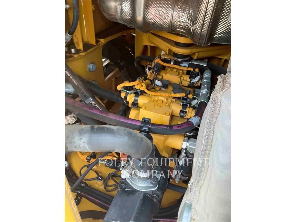 CAT CB15 Compacteur de sol