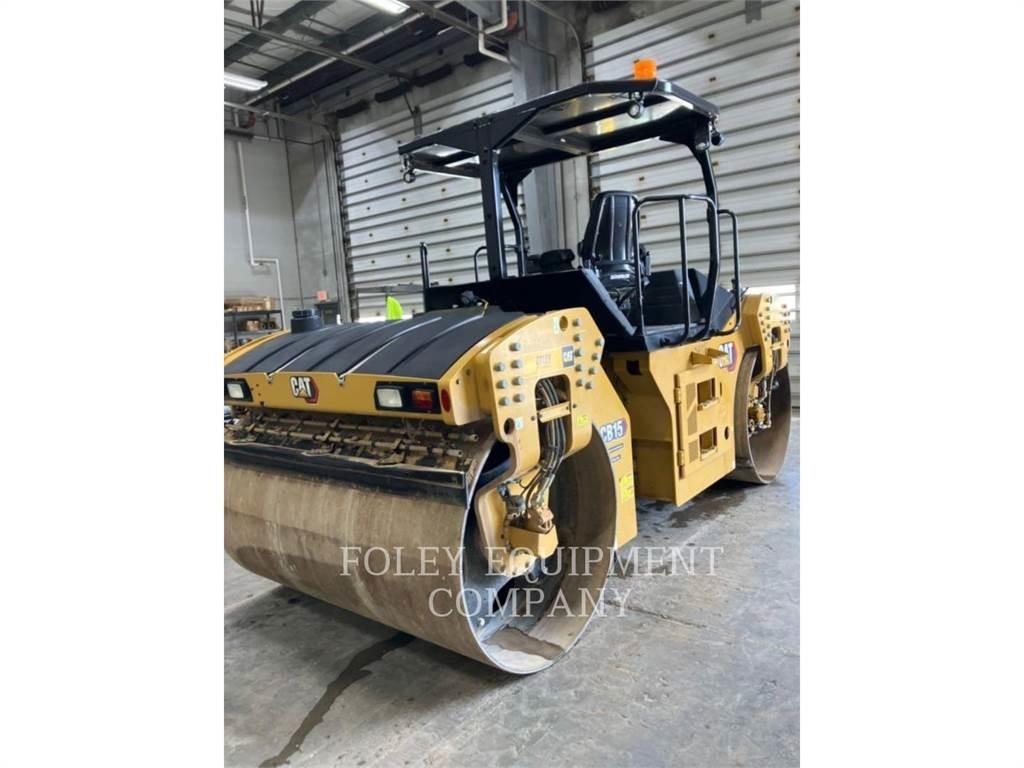 CAT CB15 Compacteur de sol