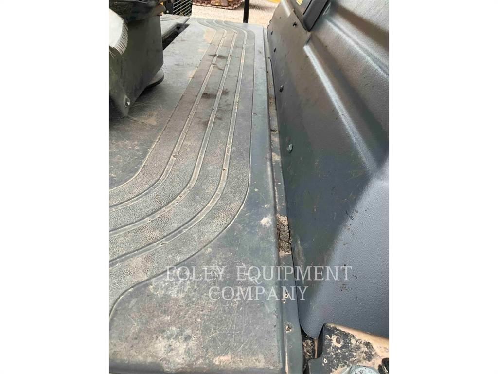 CAT CB15 Compacteur de sol