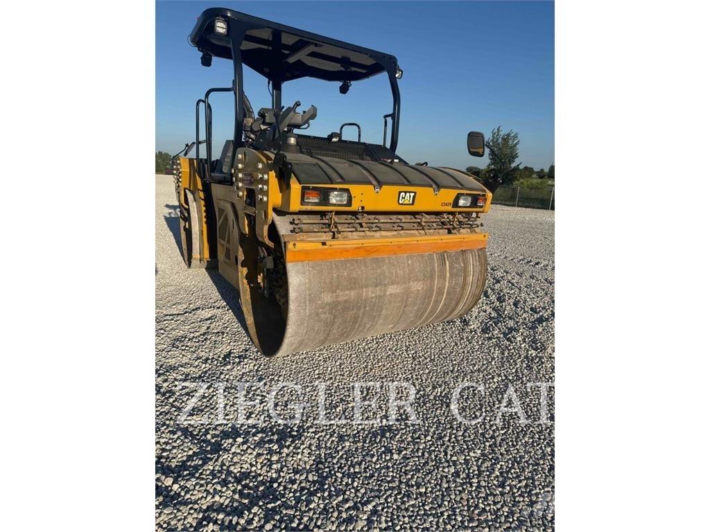 CAT CB15 Compacteur de sol