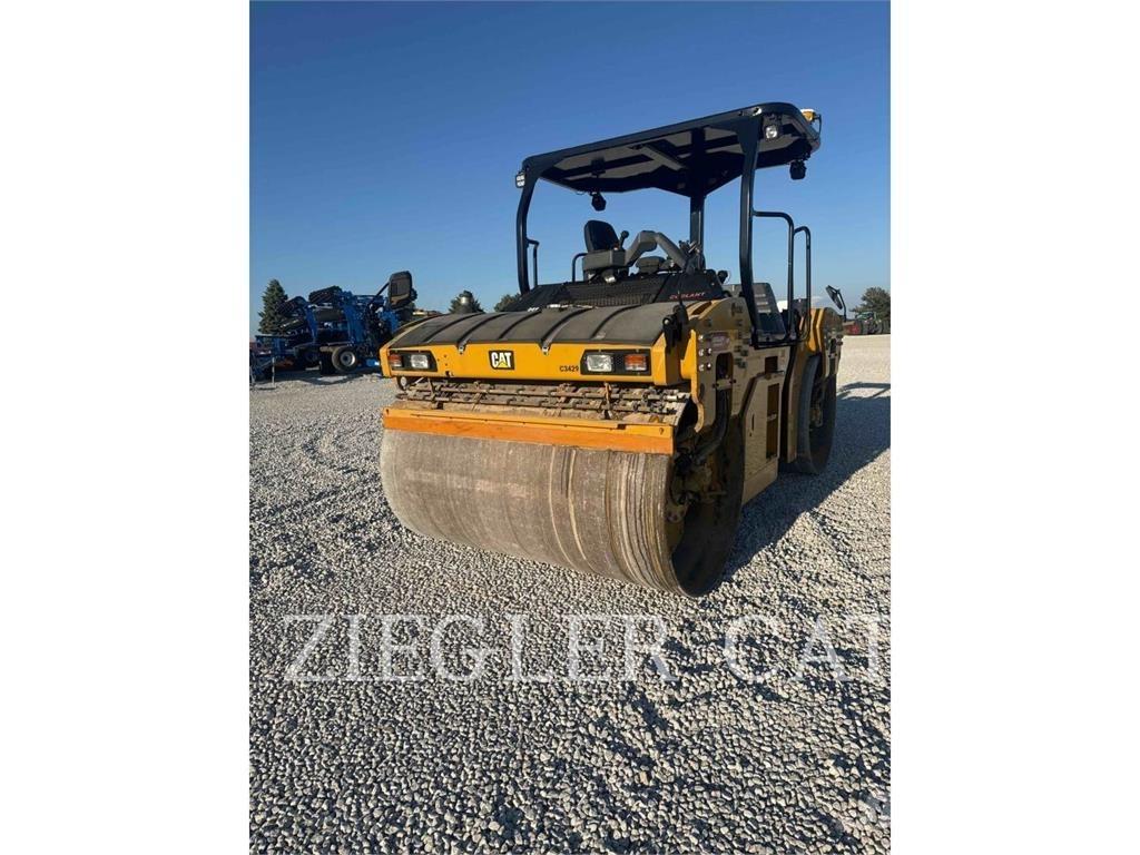 CAT CB15 Compacteur de sol