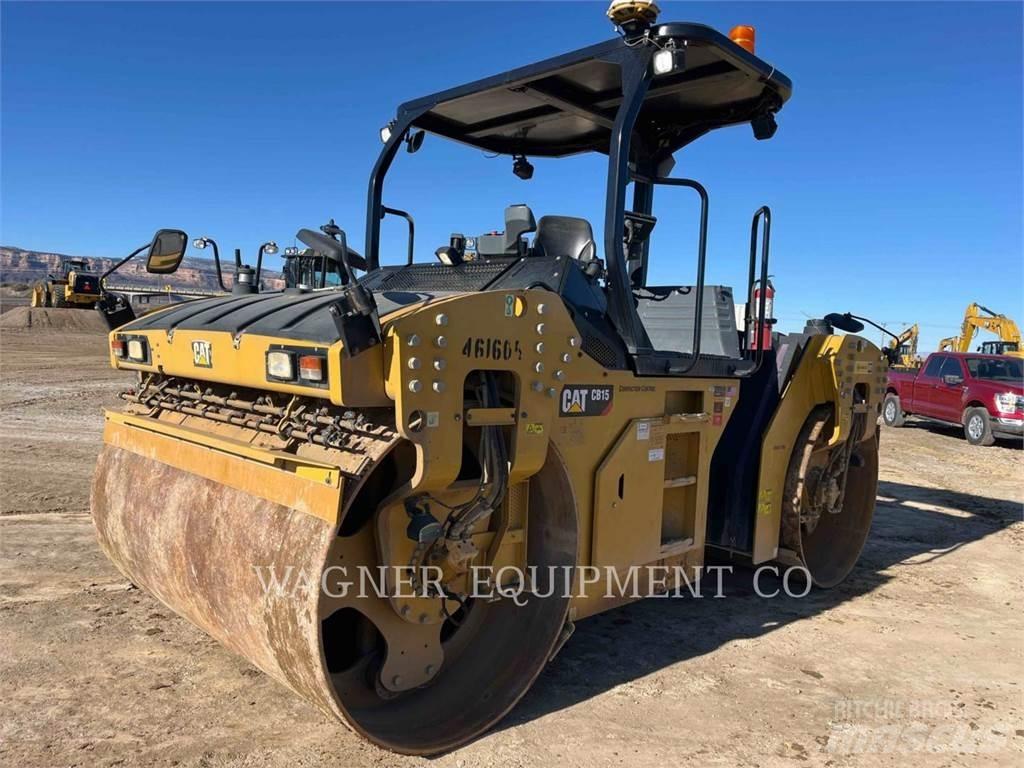 CAT CB15 Compacteur de sol