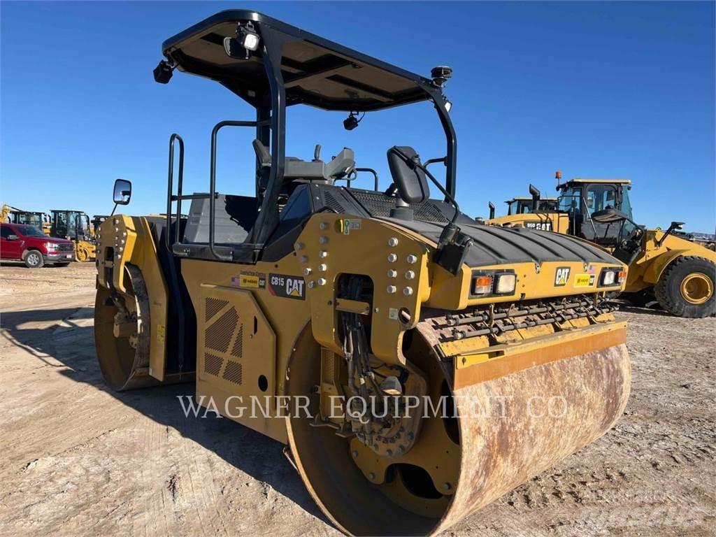 CAT CB15 Compacteur de sol