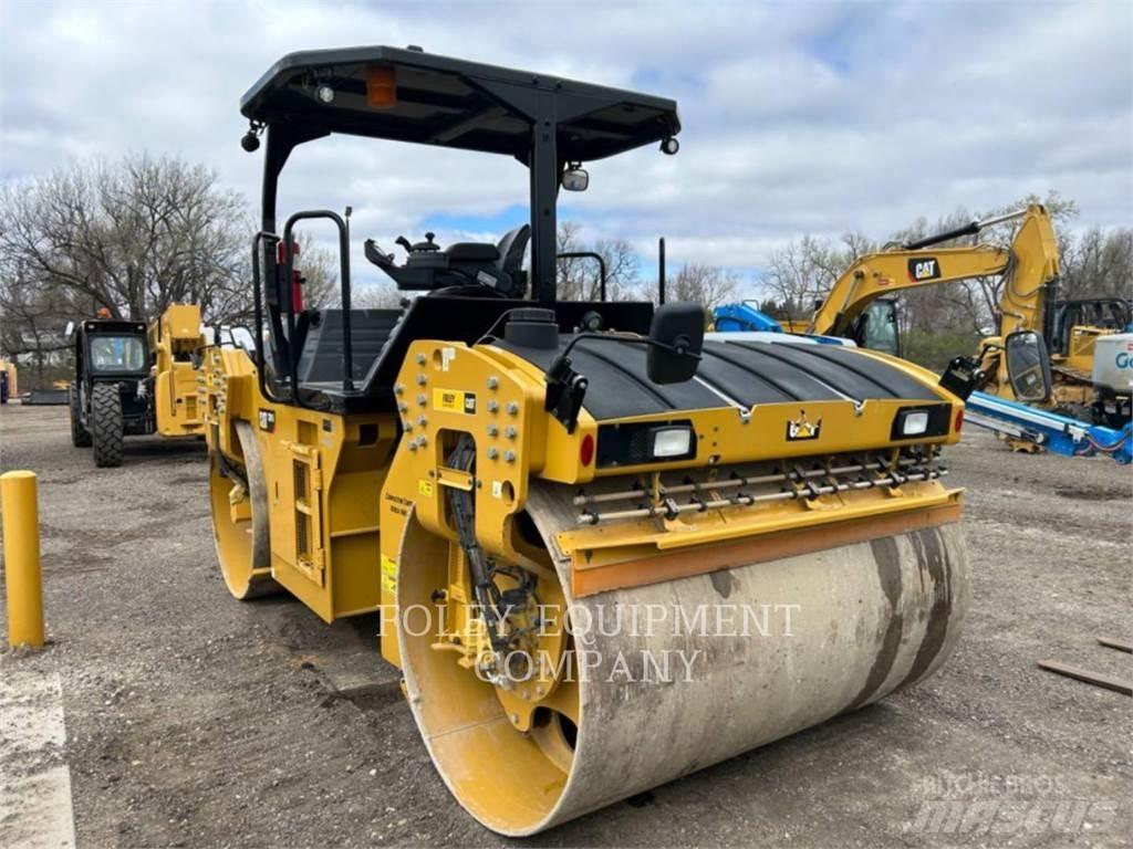 CAT CB15-01 Compacteur de sol