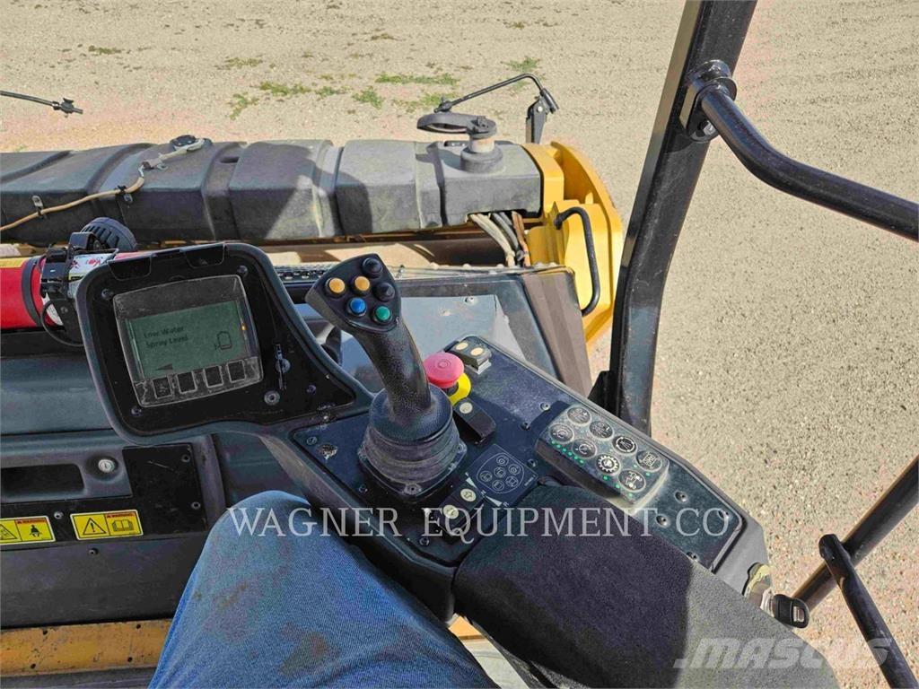 CAT CB16 Finisseur