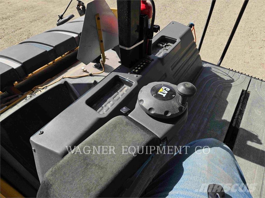 CAT CB16 Finisseur