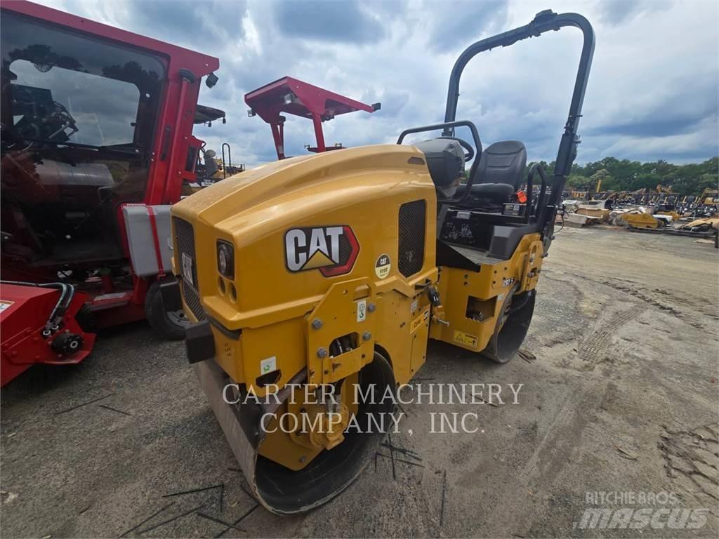 CAT CB2.5 Compacteur de sol