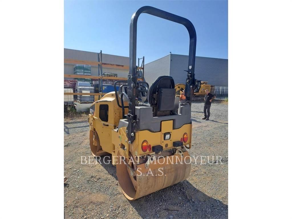 CAT CB2.5 Compacteur de sol