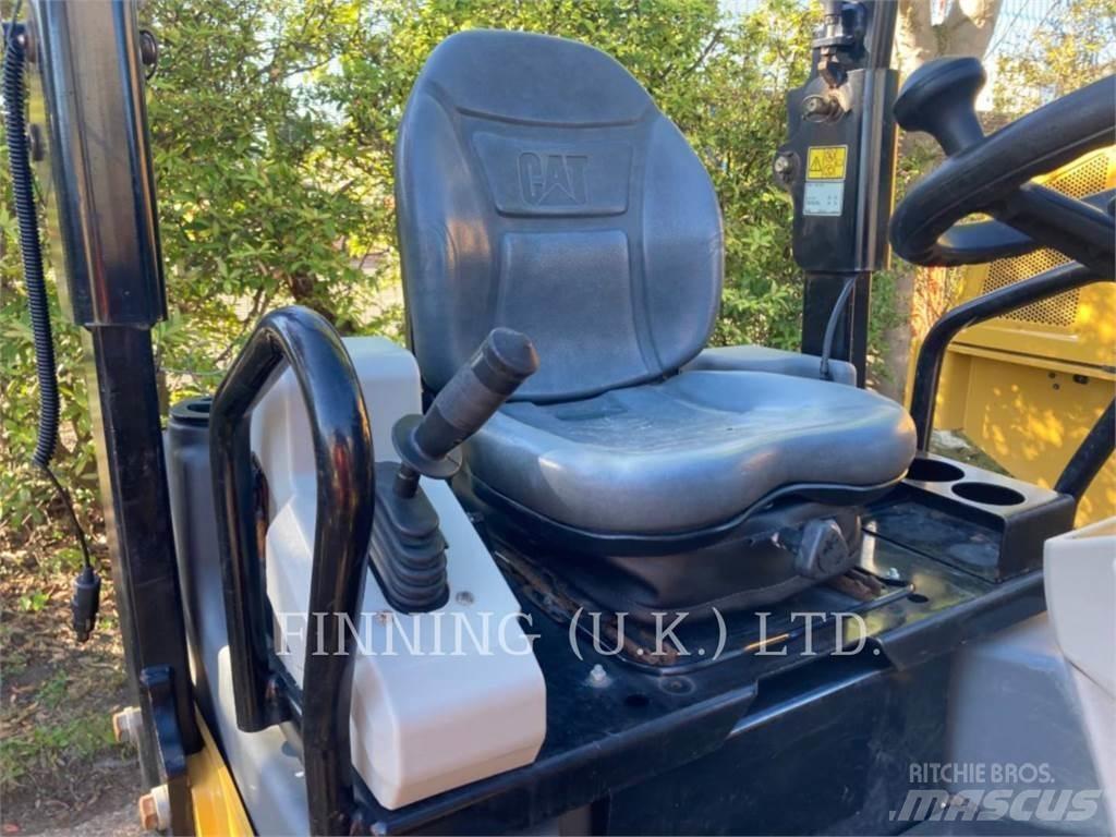 CAT CB2.7 Compacteur de sol