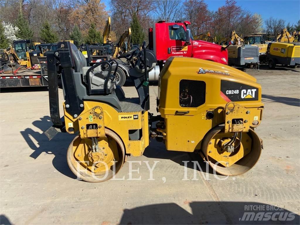 CAT CB24B Rouleaux tandem