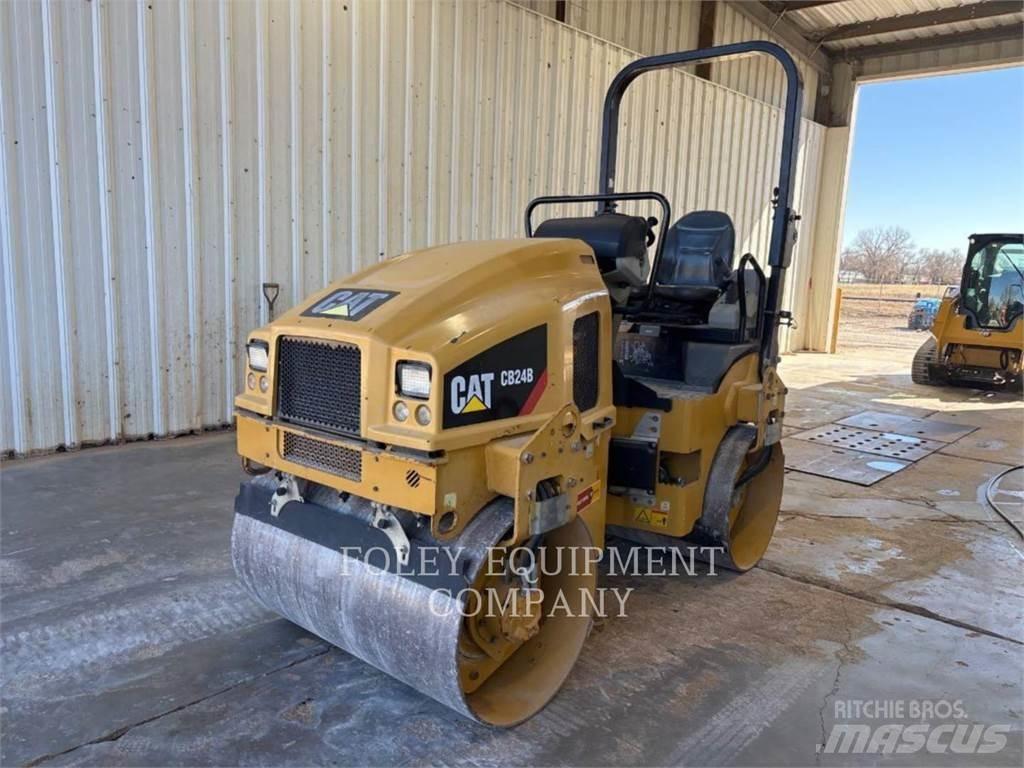 CAT CB24B Compacteur de sol