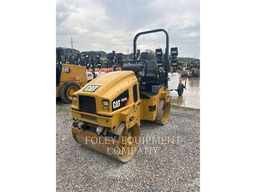 CAT CB24B Compacteur de sol