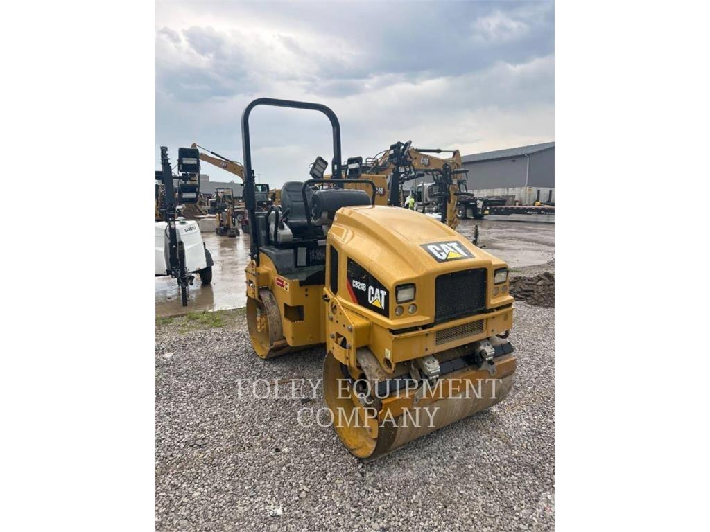 CAT CB24B Compacteur de sol