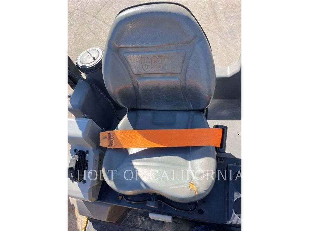 CAT CB4.0 Compacteur de sol
