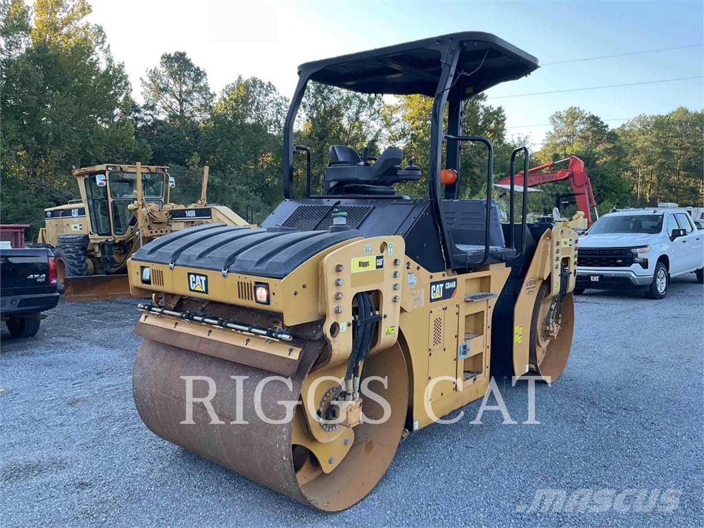 CAT CB44B Rouleaux tandem