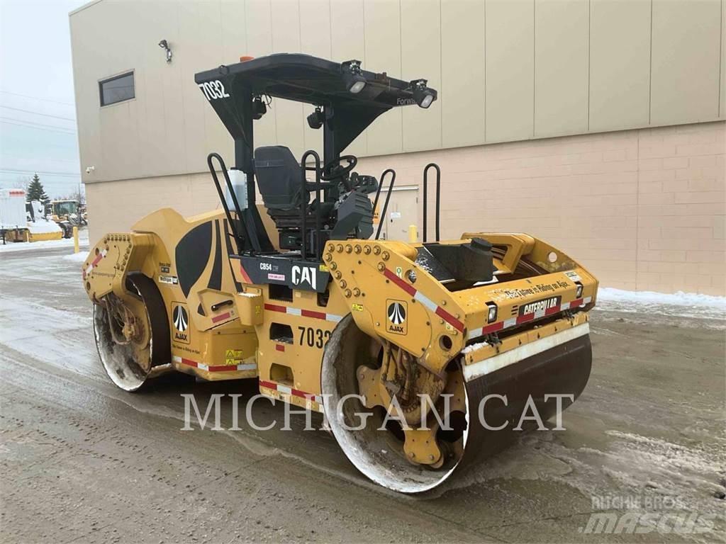 CAT CB54 XW Rouleaux tandem