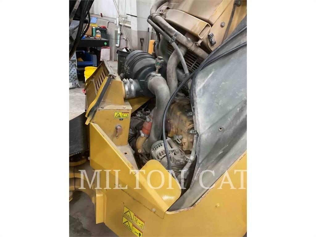 CAT CB54 XW Compacteur de sol