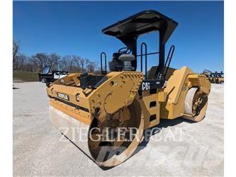 CAT CB64 Compacteur de sol